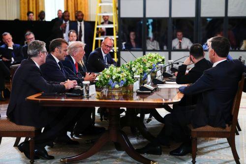 Οι εγγυήσεις ασφαλείας και η τριμερής στο επίκεντρο των συζητήσεων για Ουκρανία