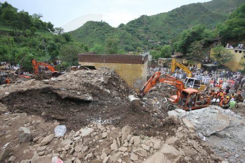 Σχεδόν 400 νεκροί από τις πλημμύρες των μουσώνων στο βόρειο Πακιστάν