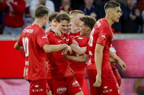 Βαριά ήττα της ΑΕΚ και αποκλεισμός από Europa League, συνεχίζει στο Conference League