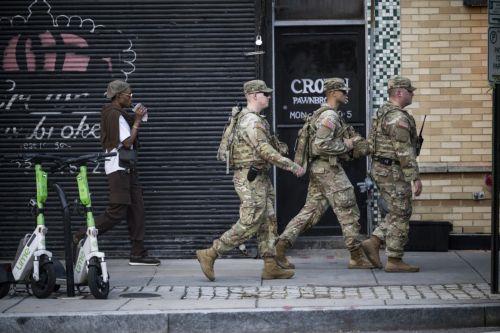 Οι εθνοφρουροί στην Ουάσιγκτον φέρουν όπλα με απόφαση Τραμπ