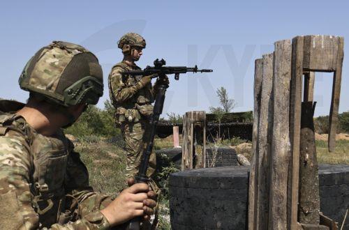 Ενισχύει τα στρατεύματά της η Ρωσία σύμφωνα με τον Ζελένσκι