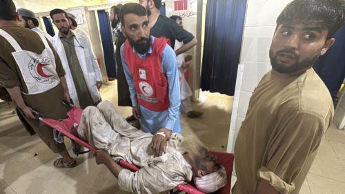 Xιλιάδες οικογένειες στο Αφγανιστάν πέρασαν το βράδυ στο ύπαιθρο, μακραίνει η λίστα των θυμάτων