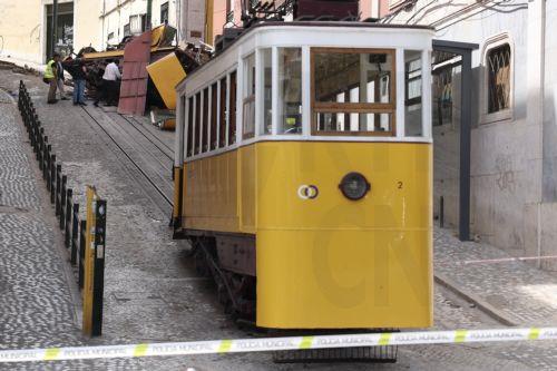 Οκτώ τουρίστες μεταξύ των νεκρών στον εκτροχιασμό τελεφερίκ στην Πορτογαλία