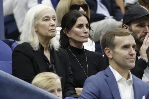 Η Κόρτνεϊ Κοξ σκηνοθετεί το «Evil Genius» με Ντέιβιντ Χάρμπουρ-Πατρίσια Αρκέτ