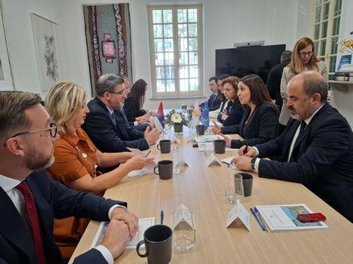 راونا تؤكد لنظيرها الصربي التزام  قبرص بدفع عملية توسيع الاتحاد الأوروبي