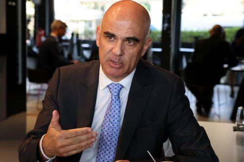 Συγχαρητήρια Μπερσέ για δέσμευση ΚΔ ως προς συστάσεις ΣτΕ σε συνάντηση με Χαρτσιώτη