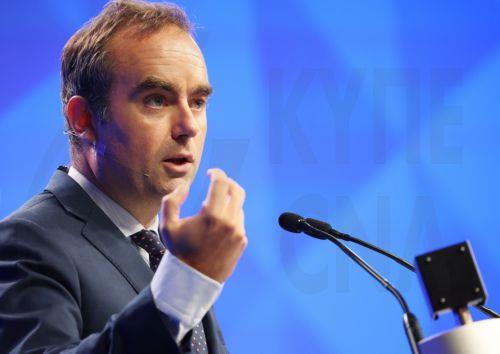 Γαλλία: Ο πρόεδρος Μακρόν διόρισε νέο πρωθυπουργό τον Σεμπαστιάν Λεκορνί