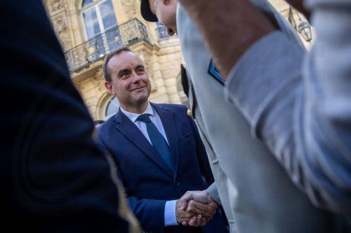 Σε κλοιό απεργιών αύριο η Γαλλία, ενώ ο Λεκορνί συνεχίζει επαφές