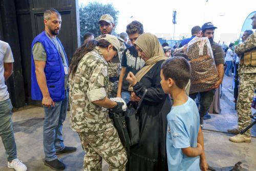 Οι συριακές δυνάμεις απέσυραν τα βαρέα όπλα τους από τον νότο της χώρας