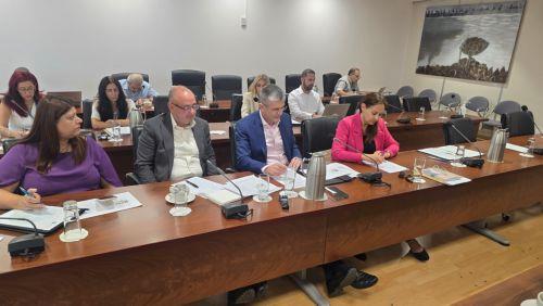 Θα ξεπεράσουν τα €8 δισ. τα φορολογικά έσοδα το 2025, λέει ο Έφορος Φορολογίας