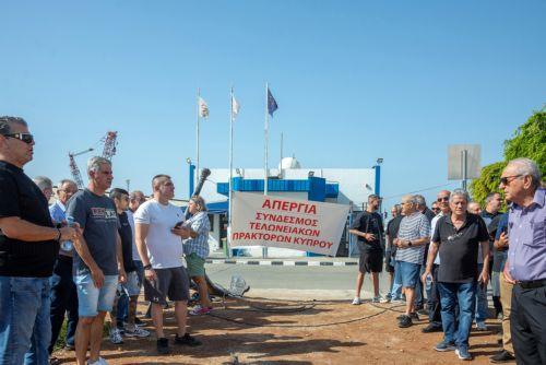 Συνεχίζεται η 24ωρη απεργία των εκτελωνιστών, προειδοποιούν με επ’ αόριστον