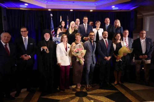 Βραβεύσεις ομογενών για τις διακρίσεις και την προσφορά τους σε εκδήλωση στη Νέα Υόρκη