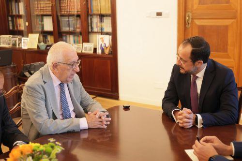 Σημαντική η κινητικότητα στο Κυπριακό μετά από χρόνια, λέει ο ΠτΔ υποδεχόμενος τον Κακλαμάνη