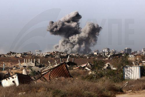 Ο ισραηλινός στρατός ανακοίνωσε ότι έπληξε «δεκάδες» στόχους της Χαμάς στη Γάζα