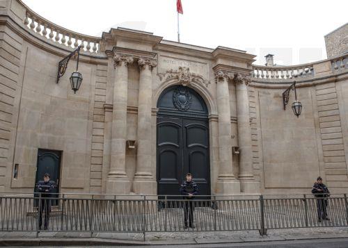 Το ομιχλώδες πολιτικό τοπίο παραμένει στο Παρίσι