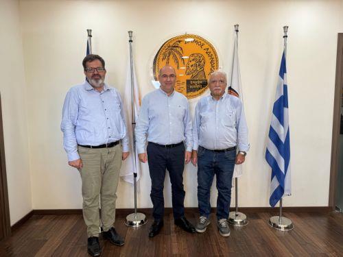 Τρόπους ενίσχυσης συνεργασίας συζήτησαν Δήμαρχος Λάρνακας και Αντιδήμαρχος Λαρισαίων