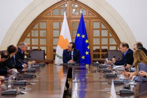 President receives Commissioner Kadis, discusses issues related to his dossier