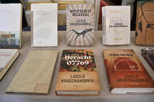 Ο Ούγγρος Λάσλο Κρασναχορκάι τιμήθηκε με το βραβείο Νόμπελ Λογοτεχνίας 2025