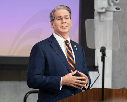 Το κλείσιμο της Κυβέρνησης των ΗΠΑ κοστίζει $15 δις την ημέρα λέει ο ΥΠΟΙΚ