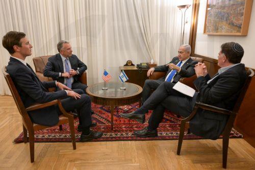 Ουίτκοφ και Κούσνερ στη συνεδρία της ισραηλινής κυβέρνησης