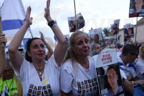 Ισραηλινοί όμηροι παραδόθηκαν από Ερυθρό Σταυρό στον ισραηλινό στρατό, σύμφωνα με στρατιωτικές πηγές