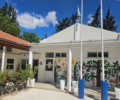 Οι εγκαταστάσεις Δημοτικού και Νηπιαγωγείου Μανδριών χρήζουν αναβάθμισης λέει ο Κοινοτάρχης