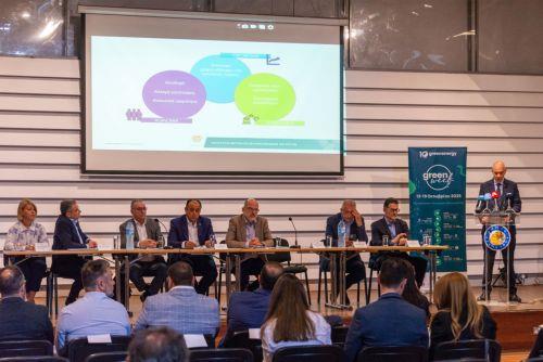 Μεγάλη πρόκληση η απανθρακοποίηση χερσαίων μεταφορών είπε ο Βαφεάδης