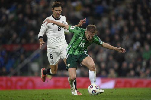 Εκπλήξεις αλλά και νίκες των φαβορί στους αγώνες των προκριματικών του Μουντιάλ 2026