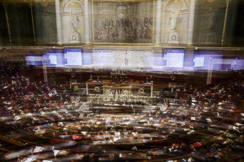 Ο Λεκορνί παγώνει ως 2028 τη μεταρρύθμιση συνταξιοδοτικού Γαλλίας