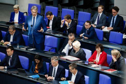 Δαπάνες €524 δις και νέο δανεισμό €98 δις ενέκρινε η Επιτροπή προϋπολογισμού της γερμανικής Βουλής