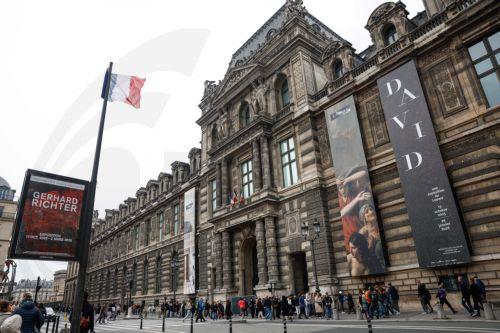 Το κλεμμένο στέμμα της αυτοκράτειρας Ευγενίας βρέθηκε κοντά στο Λούβρο