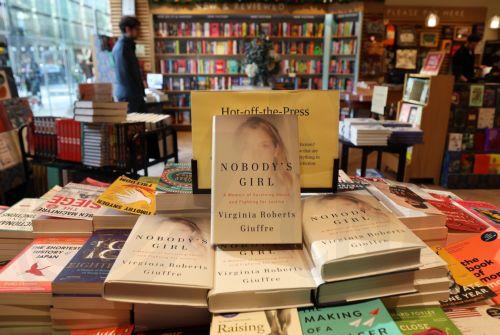 Μπεστ σέλερ το βιβλίο της Βιρτζίνια Τζιούφρε, βασικής κατήγορου του Έπστιν