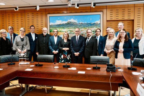 Τις τουρκικές παραβιάσεις κυριαρχίας ΚΔ καταδίκασε ο Χ. Γεωργιάδης ενώπιον Φινλανδών Βουλευτών