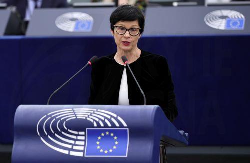 Να επιβεβαιώσει τη δέσμευσή της για συνομιλίες υπό αιγίδα ΟΗΕ καλεί την Άγκυρα η Κομισιόν