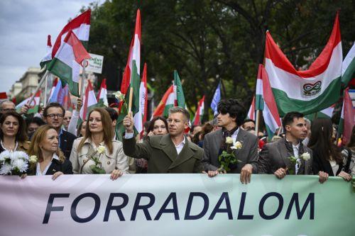 Δεκάδες χιλιάδες Ούγγροι στους δρόμους, σε διαφορετικές κινητοποιήσεις κυβέρνησης και αντιπολίτευσης