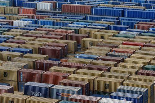 Άνοδος 2,3% του εμπορικού ελλείμματος τους πρώτους πέντε μήνες 2025