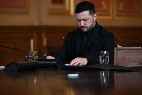 Το Κίεβο λέει ότι συνεχίζεται σε τεχνικό επίπεδο η εξέταση των προτάσεων ΗΠΑ