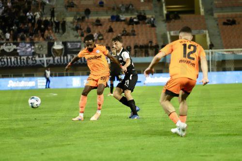 Ντέρμπι Ολυμπιακός - ΑΕΚ μεταξύ 4 αγώνων για ελληνικό πρωτάθλημα ποδοσφαίρου την Κυριακή