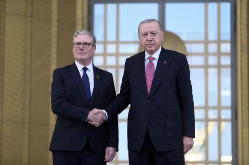 Λονδίνο και Άγκυρα υπέγραψαν συμφωνία για αγορά μαχητικών αεροσκαφών, ανακοίνωσε η Ντάουνιγκ Στριτ