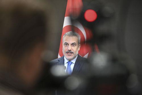 Περιοδεία Φιντάν στον Κόλπο υπό τη σκιά των πυραυλικών επιθέσεων