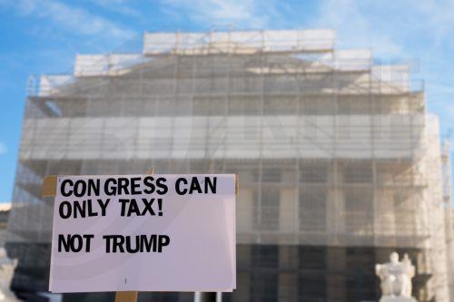 Το Ανώτατο Δικαστήριο ΗΠΑ εξετάζει νομιμότητα δασμών που επέβαλε ο Τραμπ