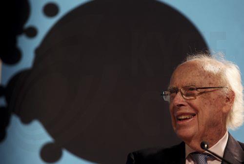 Απεβίωσε στα 97 του ο Τζέιμς Γουάτσον που ανακάλυψε τη δομή του DNA