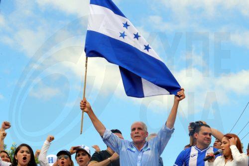 Στηρίζει τον υποψήφιο της δεξιάς στην Ονδούρα ο Πρόεδρος Τραμπ