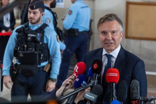 Το Εφετείο Παρισιού αποφάσισε αποφυλάκιση υπό δικαστική επιτήρηση του Σαρκοζί