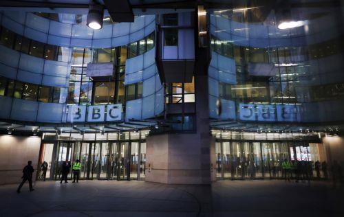 Το BBC θα καταργήσει 2000 θέσεις εργασίας, μεταδίδουν βρετανικά ΜΜΕ