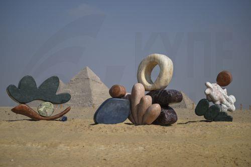 Forever Is Now 2025: Η σύγχρονη τέχνη επιστρέφει στις Πυραμίδες της Γκίζας