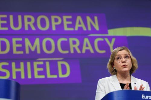 Κομισιόν: προστασία εκλογών, ΜΜΕ και κοινωνίας πολιτών αλλά με εθελοντική συμμετοχή
