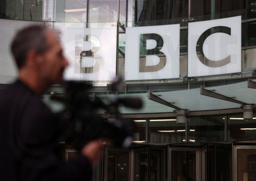 Ο Τραμπ λέει ότι θα μηνύσει το BBC για δισεκατομμύρια λόγω αλλοίωσης βίντεο