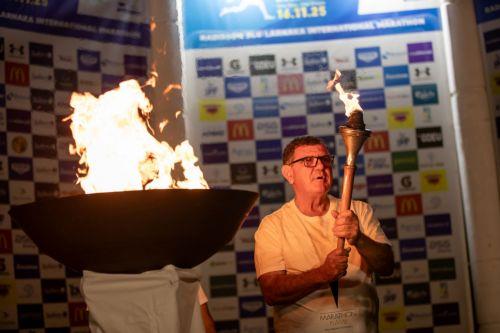 Στην Κύπρο η φλόγα του Αυθεντικού Μαραθωνίου Αθήνας για τον Μαραθώνιο στη Λάρνακα