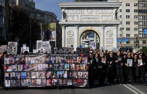 Χιλιάδες πολίτες στα Σκόπια ζητούν δικαιοσύνη για την τραγωδία στο Κότσανι με 63 θύματα